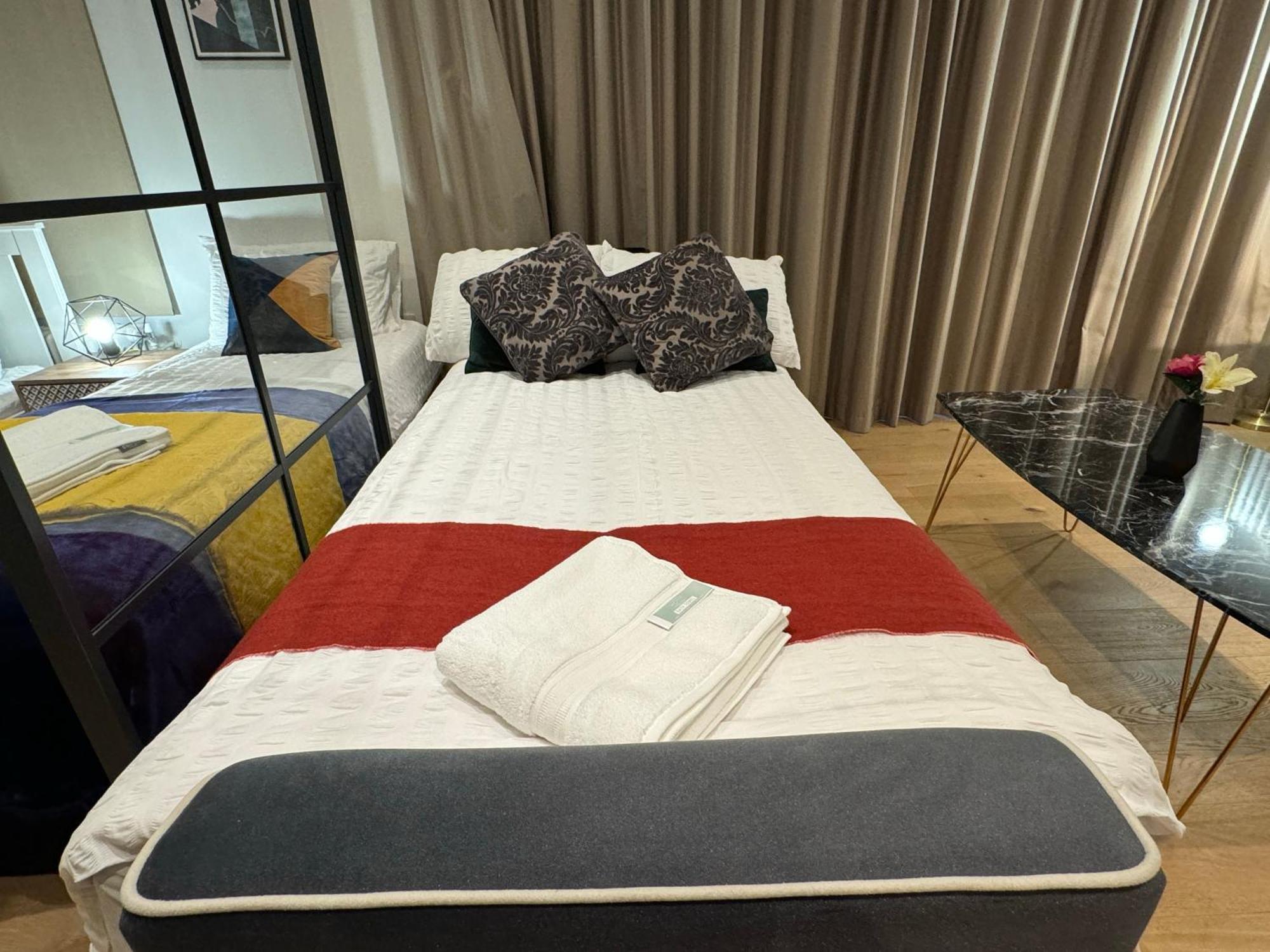 Amazing Cosy Apartment, Next To O2 Arena And Close To London Excel, Secure Parking Esterno foto
